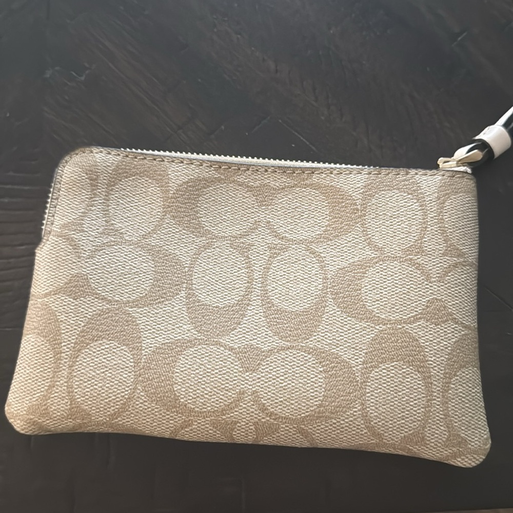 Coach Wristlet - Picture 4 of 7